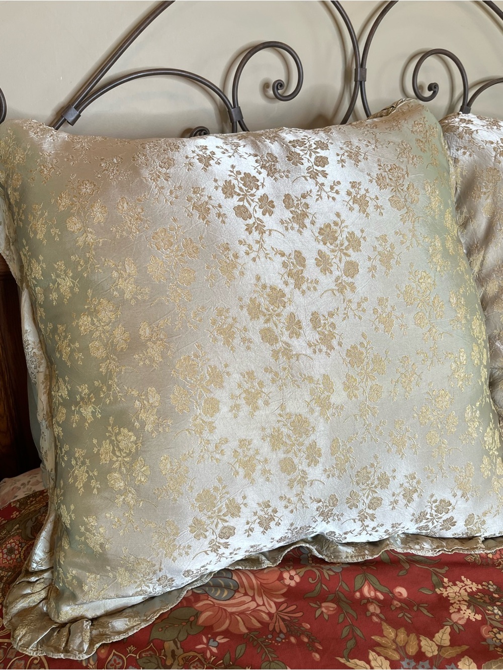 Bella Notte Euro Shams (2) Silver/Gold Floral Colette Satin Jacquard NWOT Luxe - Picture 3 of 10